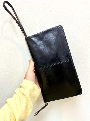 Evolve Wristlet